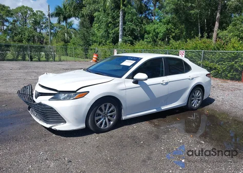 2018 Toyota Camry Le from USA, damaged, VIN 4T1B11HK7JU671057
